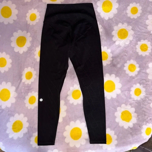 Lululemon Leggings Black on Black Geometric Print Women's Sz 4 Low Rise - Picture 2 of 7